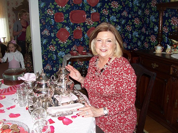 Tea Janice serves tea